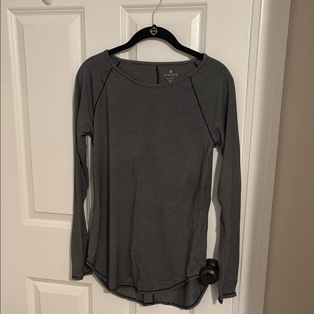 Athleta Gray Long Sleeve Tee